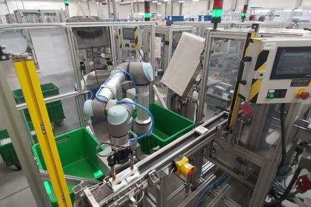 Zrobotyzowane stanowisko odbioru wyrobów gotowych (1).jpg